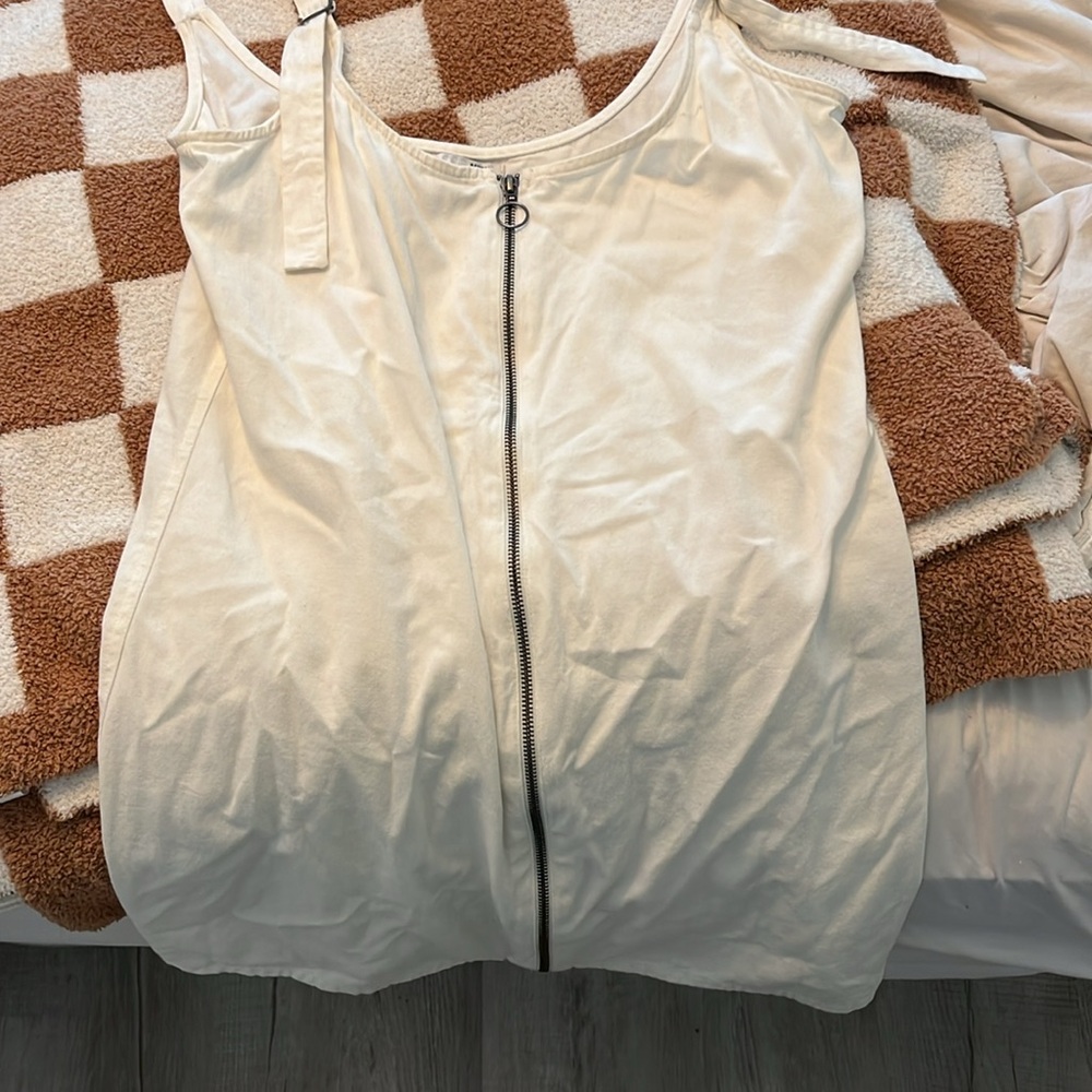 White dress - Picture 3 of 5